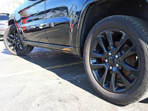 Used 2017 Jeep Grand Cherokee Altitude AWD/4WD image 15