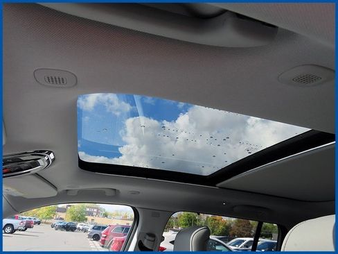 Certified 2022 Jeep Grand Cherokee Overland w/ Luxury Tech Group IV image 15