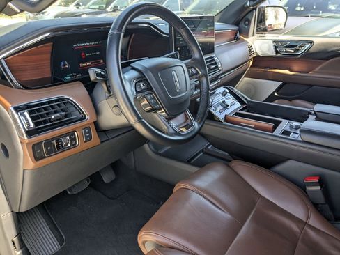 Used 2023 Lincoln Navigator L Reserve image 10