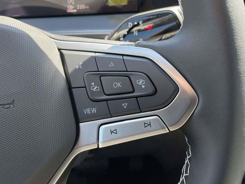 New 2026 Volkswagen Tiguan SE FWD image 19