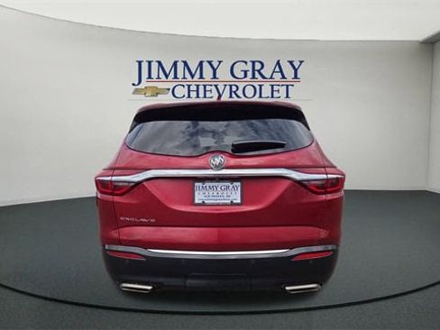 Used 2021 Buick Enclave Essence image 4