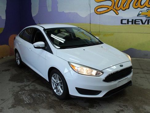 Used 2016 Ford Focus SE image 4