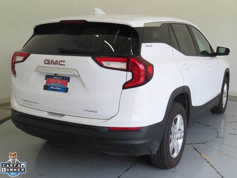 Used 2024 GMC Terrain SLE AWD/4WD image 3