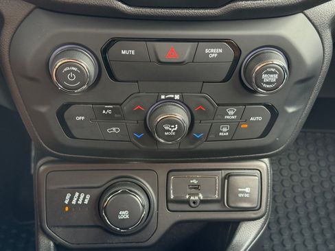 Used 2018 Jeep Renegade Sport w/ Power & Air Group AWD/4WD image 16