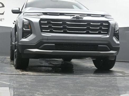 New 2026 Chevrolet Equinox LT w/ Convenience Package II FWD image 3