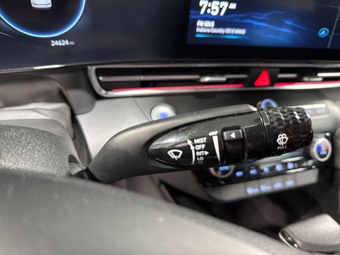 Used 2024 Hyundai Elantra SEL FWD image 33