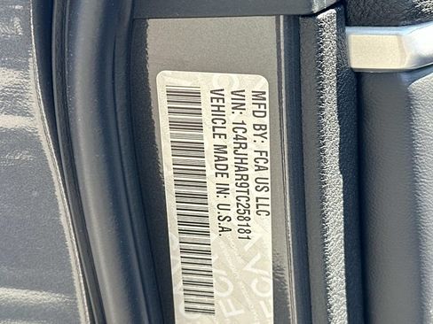 New 2026 Jeep Grand Cherokee Altitude AWD/4WD image 30