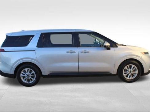 Used 2022 Kia Carnival LX w/ Paint Protection Package image 5