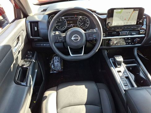 Used 2022 Nissan Pathfinder SL image 12