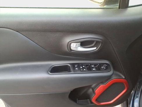 Used 2023 Jeep Renegade Trailhawk image 11