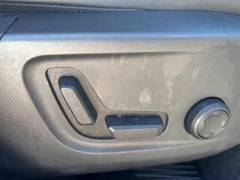 Certified 2025 Volvo XC40 B5 Plus image 38