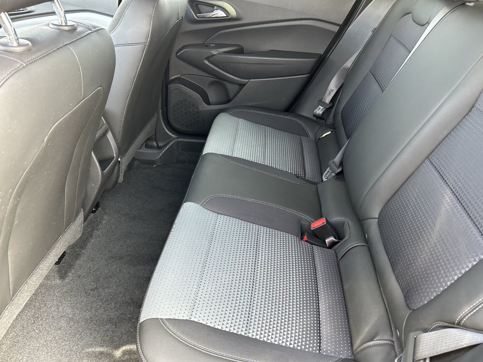 Used 2025 Chevrolet Trax LT FWD image 20