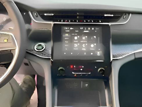 Used 2023 Jeep Grand Cherokee Altitude image 1