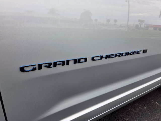 Used 2024 Jeep Grand Cherokee Summit AWD/4WD image 20