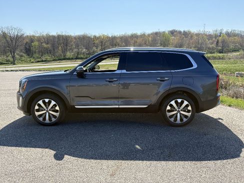 Used 2022 Kia Telluride S image 2