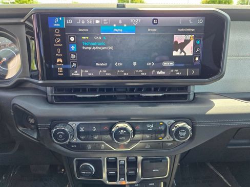 Used 2024 Jeep Wrangler Unlimited Sahara AWD/4WD image 13