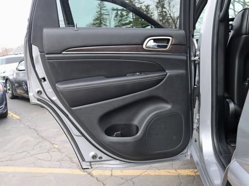 Used 2017 Jeep Grand Cherokee Overland AWD/4WD image 37