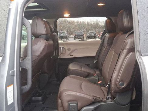 Certified 2024 Toyota Sienna Platinum image 21
