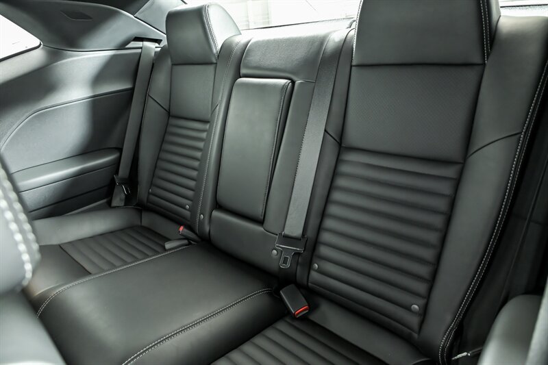 Used 2009 Dodge Challenger R/T RWD image 17