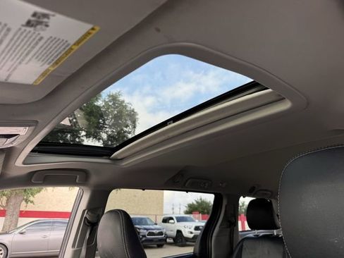 Used 2018 Toyota Sienna SE w/ SE Preferred Package FWD image 22