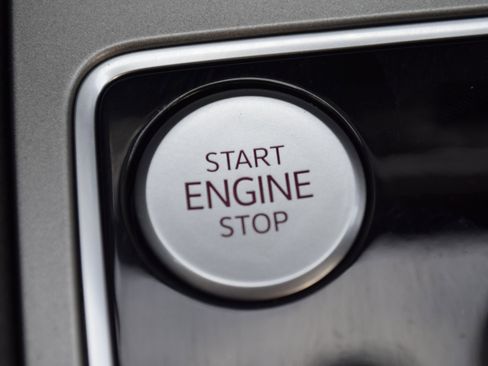 Used 2020 Volkswagen Passat 2.0T SE image 16