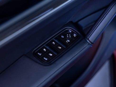 Certified 2024 Porsche Cayenne S AWD/4WD image 44