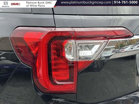 Used 2023 GMC Acadia SLE image 11