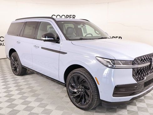 New 2025 Lincoln Navigator Reserve w/ Jet Appearance Package AWD/4WD image 1