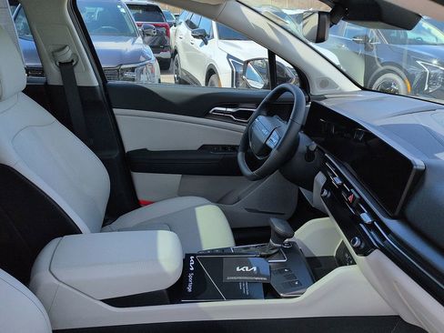 New 2026 Kia Sportage EX w/ EX Panorama Roof Package FWD image 7
