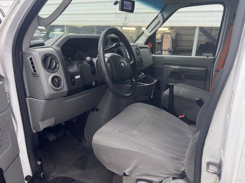 Used 2010 Ford E-150 and Econoline 150 image 7