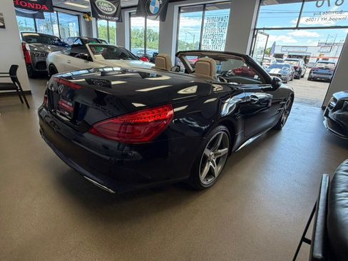 Used 2017 Mercedes-Benz SL 550 image 12