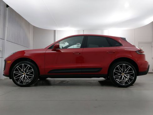New 2026 Porsche Macan image 2