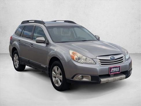 Used 2010 Subaru Outback 2.5i Limited image 3