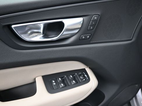 New 2026 Volvo XC60 B5 Core AWD/4WD image 12