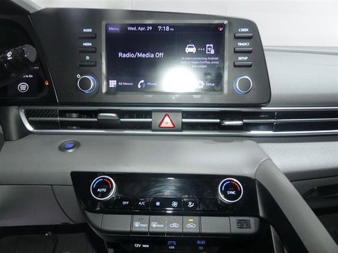 Used 2022 Hyundai Elantra SEL FWD image 35