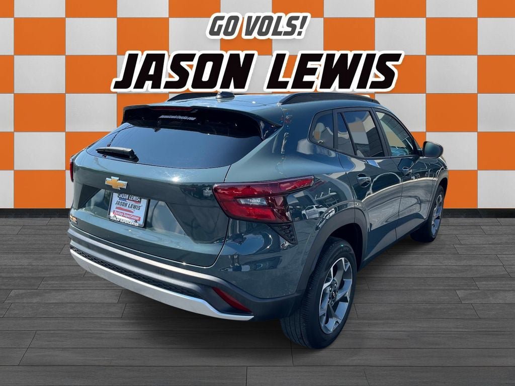 Used 2025 Chevrolet Trax LT FWD image 3