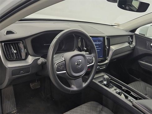 Used 2023 Volvo XC60 B5 Core image 17
