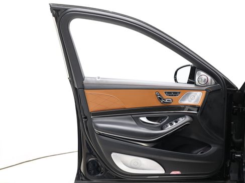 Used 2019 Mercedes-Benz Maybach S 560 4MATIC image 10