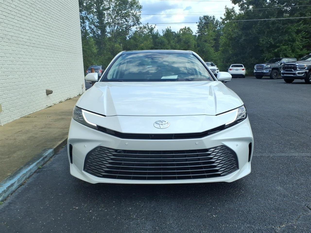 Used 2025 Toyota Camry XLE w/ Premium Plus Package FWD image 2