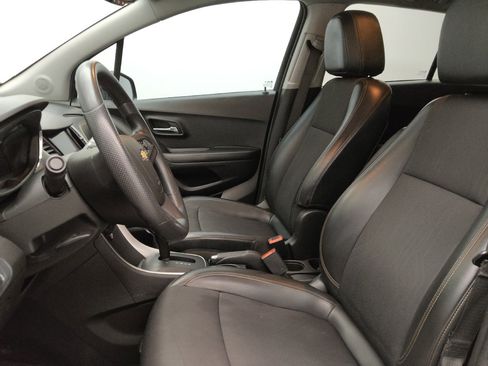 Used 2021 Chevrolet Trax LT AWD/4WD image 17