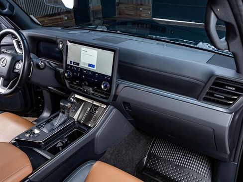 Used 2024 Lexus GX 550 550 Luxury+ w/ Accessory Package (2T) image 18