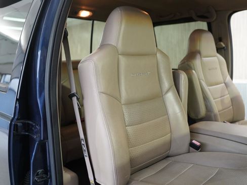 Used 2002 Ford F350 Lariat image 26