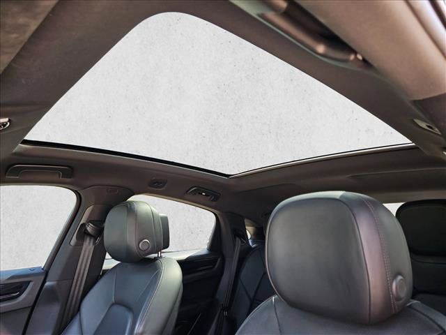 Used 2022 Porsche Cayenne Coupe AWD/4WD image 16