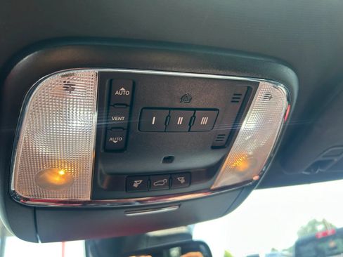 Used 2018 Dodge Durango R/T w/ Technology Group AWD/4WD image 25