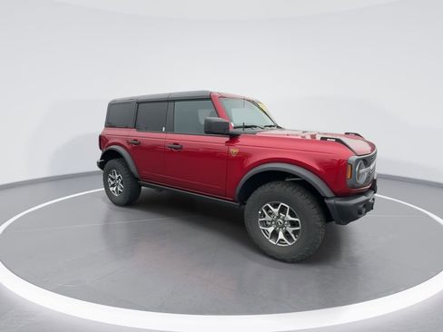 Used 2025 Ford Bronco Badlands image 2