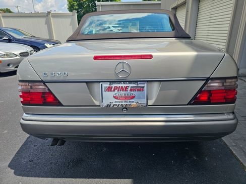 Used 1994 Mercedes-Benz E 320 Convertible image 22