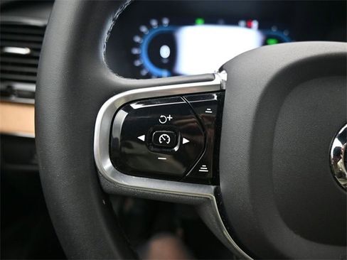 Used 2023 Volvo XC90 T8 Plus image 25
