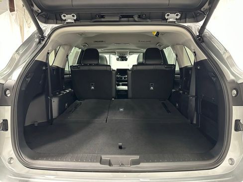 Used 2025 Toyota Highlander XLE AWD/4WD image 57