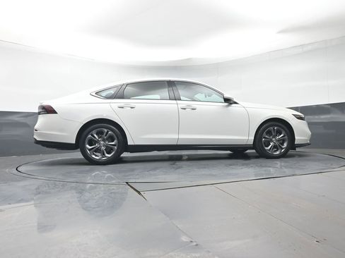 Certified 2023 Honda Accord EX image 27