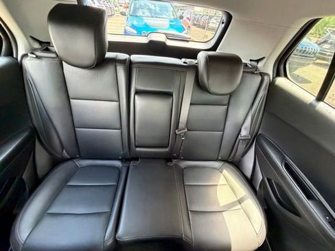 Used 2021 Chevrolet Trax LT w/ Premium Seat Package AWD/4WD image 17